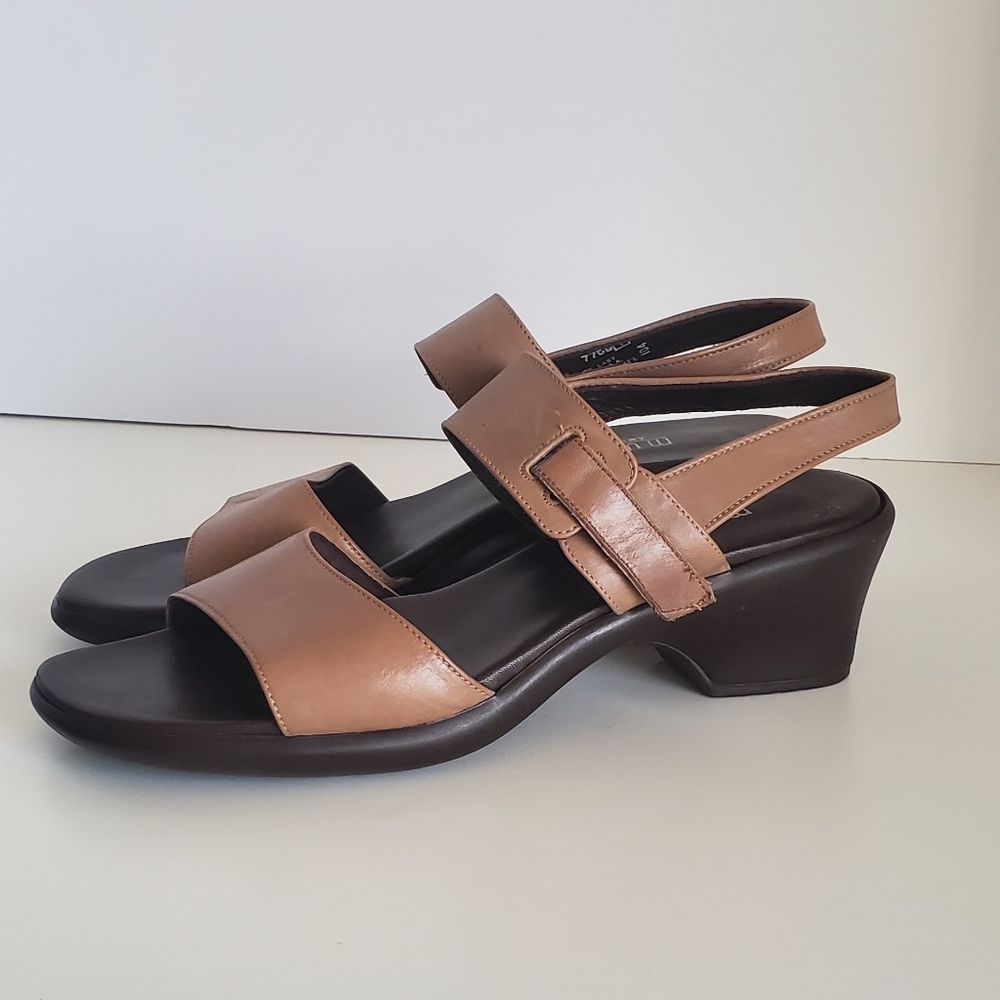 Munro Tan Leather Slingback Block Heel Sandals